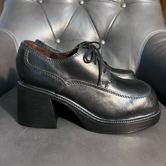 Vintage Steve Madden chunky leather lace up platforms (8) - Picture 3 of 12